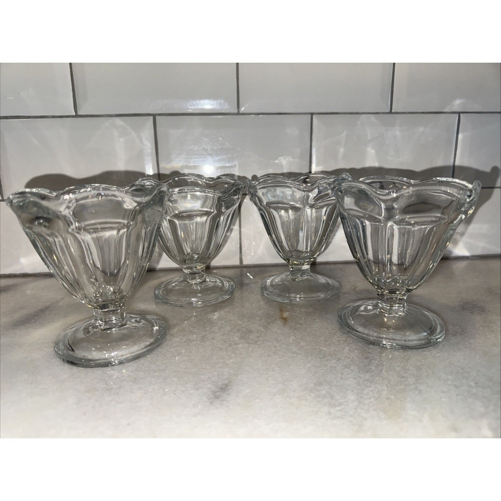 Vintage Anchor Hocking Sundae Petal Fluted Lettuce Ice Cream  Sherbet GW003
